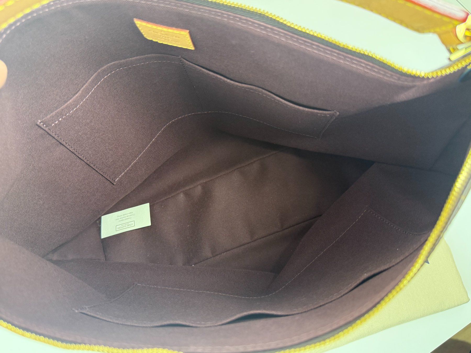 Louis Vuitton Borse da donna: Louis Vuitton Berri Berri MM Monogram Canvas – Usato da Sursee venduto da Justmibu 2