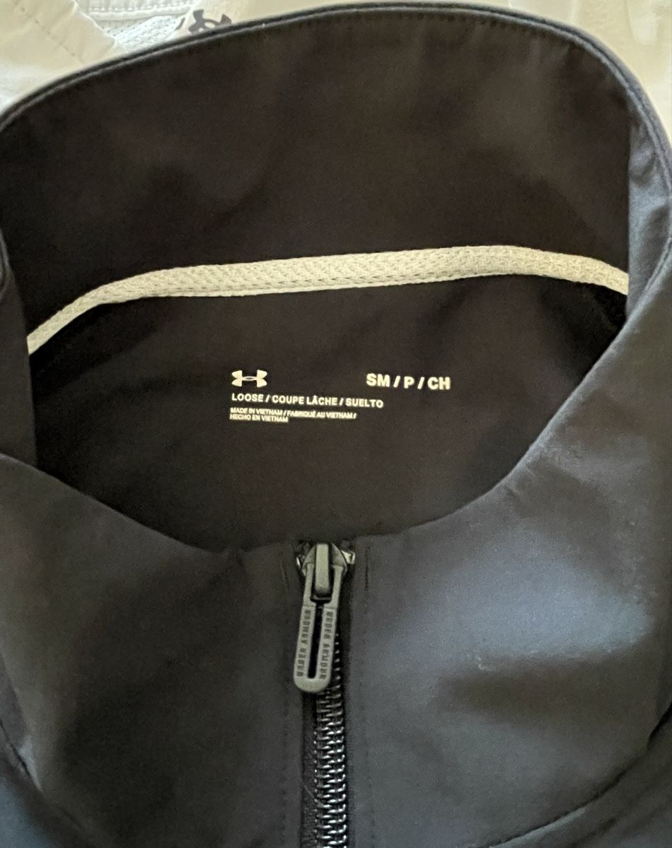 Under Armour Vestes: Under Armour Sportjacke Grösse S – D'occasion à Anglikon par Haraldinho 2