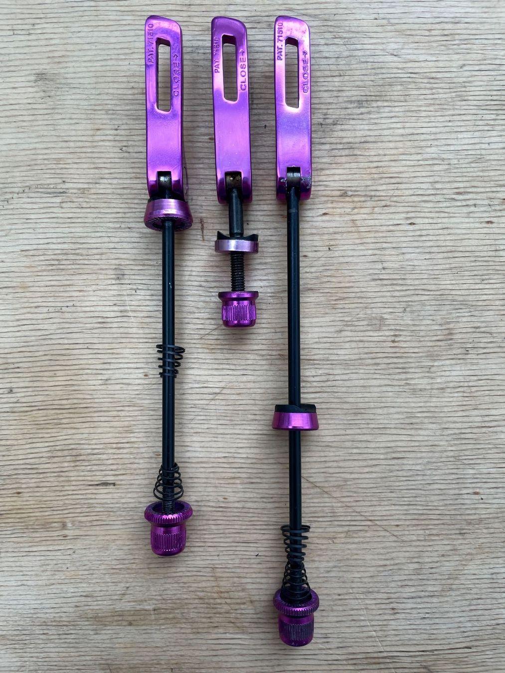 Pezzi di ricambio: Schnellspanner Set 90er MTB Purple – Usato da Basel venduto da l_2jvr