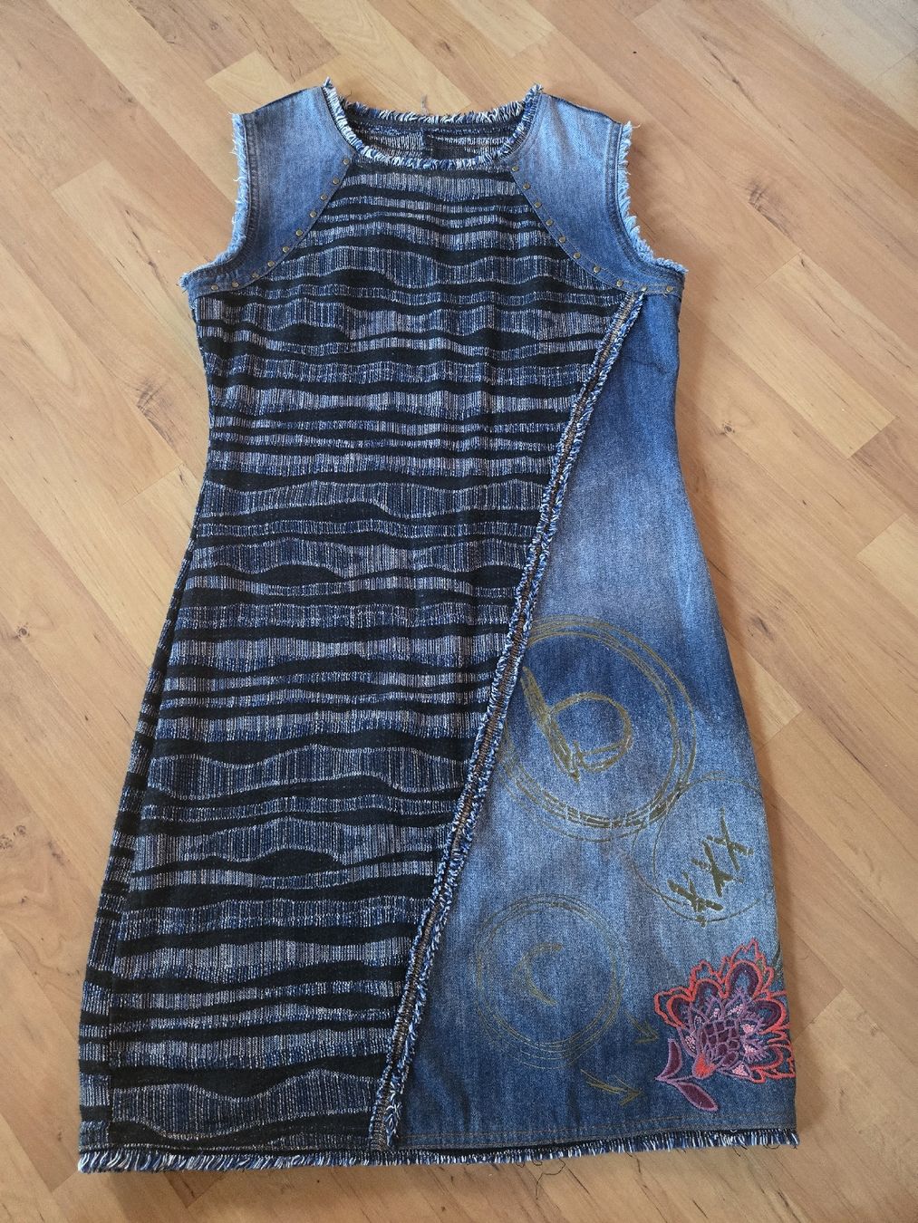 Desigual Kleiderpakete: Kleiderpaket Desigual Gr. M – Gebraucht aus Zwingen von crazy84