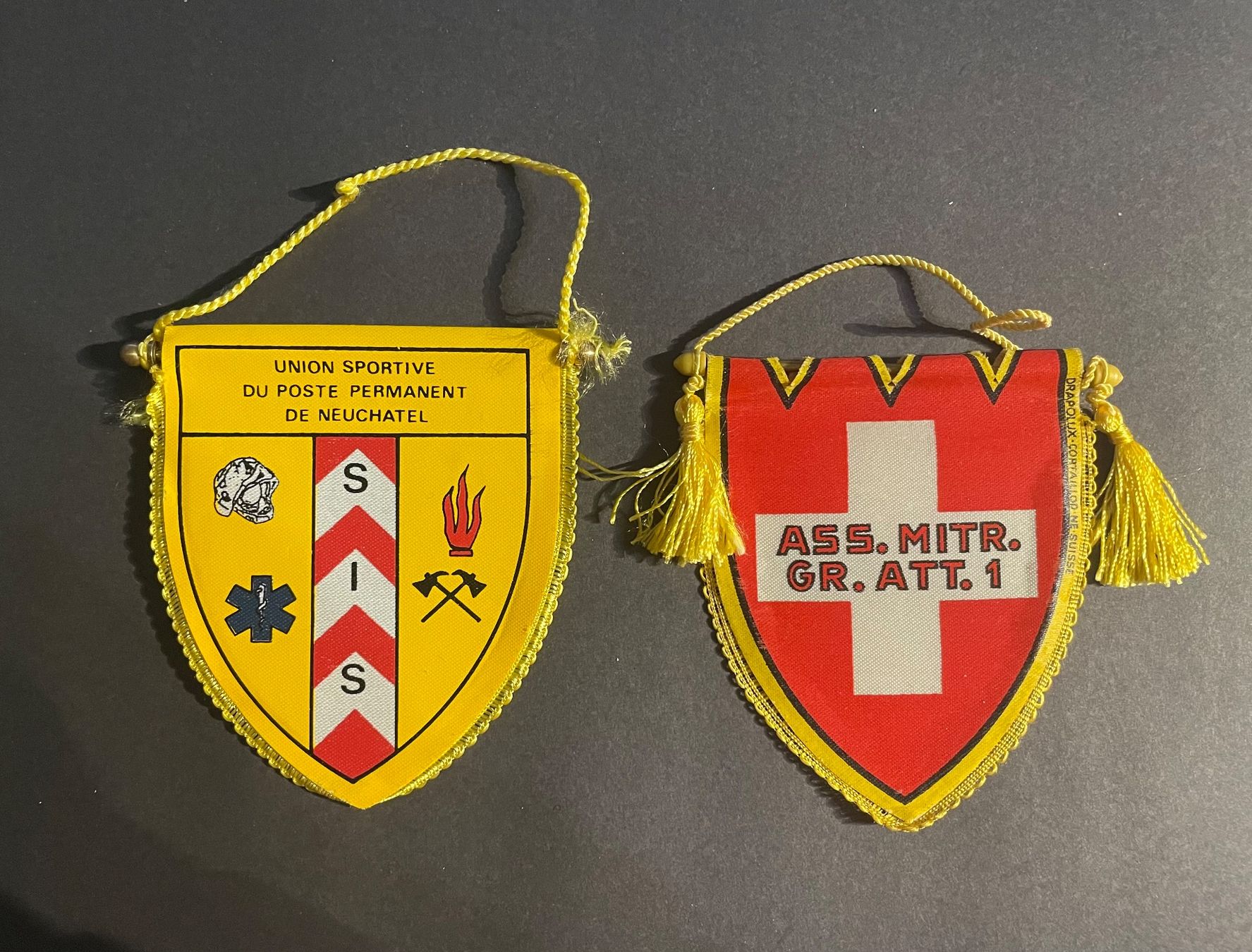 Schweizer Armee Bandiere: 2 Wimpel – Usato da Wila venduto da Lokelo