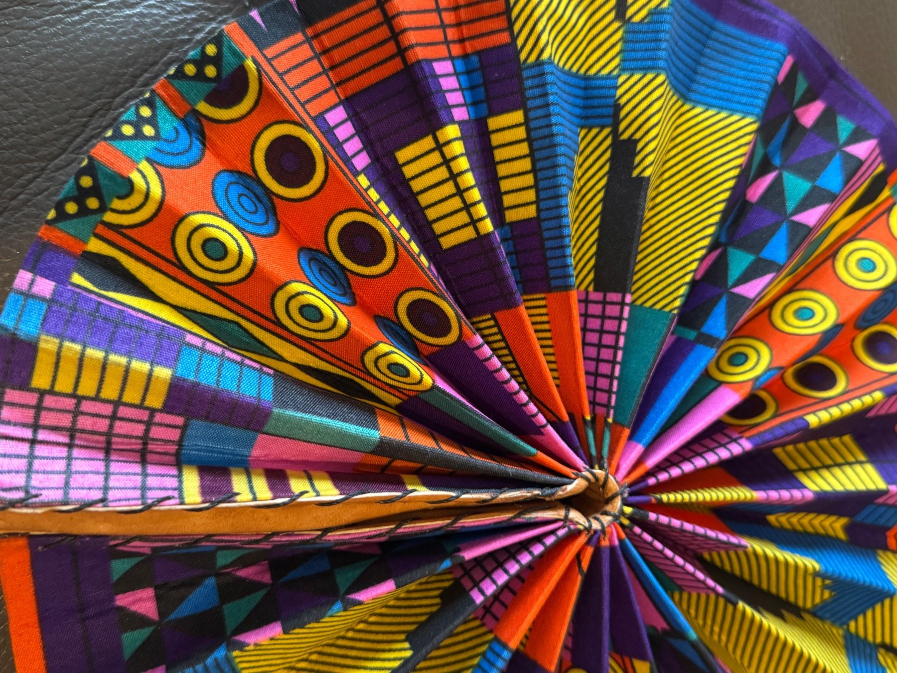 Tutte le decorazioni: Afrikanischer Handfächer - Ankara Druck Handfächer – Usato da Genève venduto da Greg_8ff 1