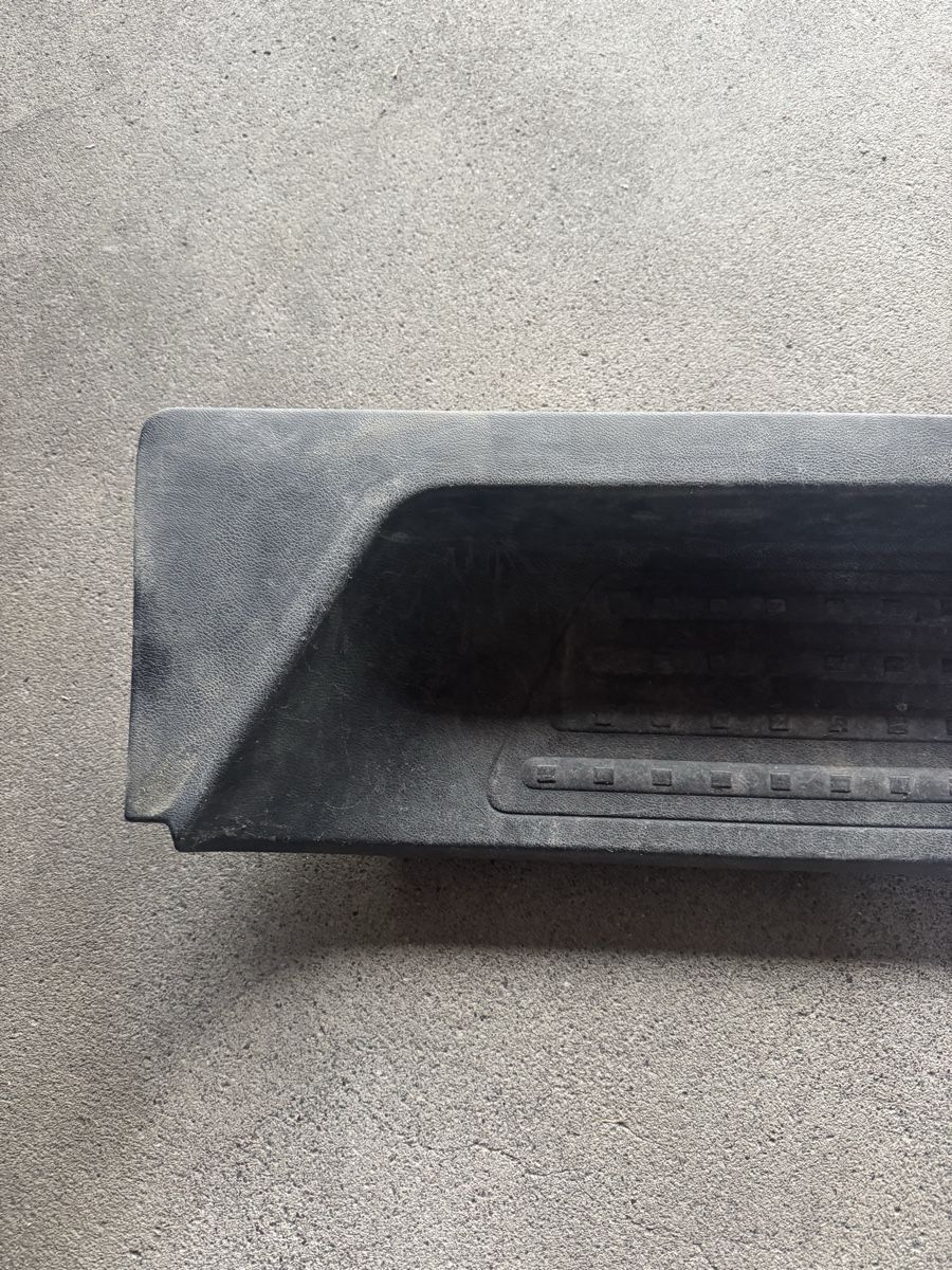 Tutti pezzi di ricambio auto: Trittstufenabdeckung VW T5/T6 – Usato da Schönenberg ZH venduto da Powerspeed 1