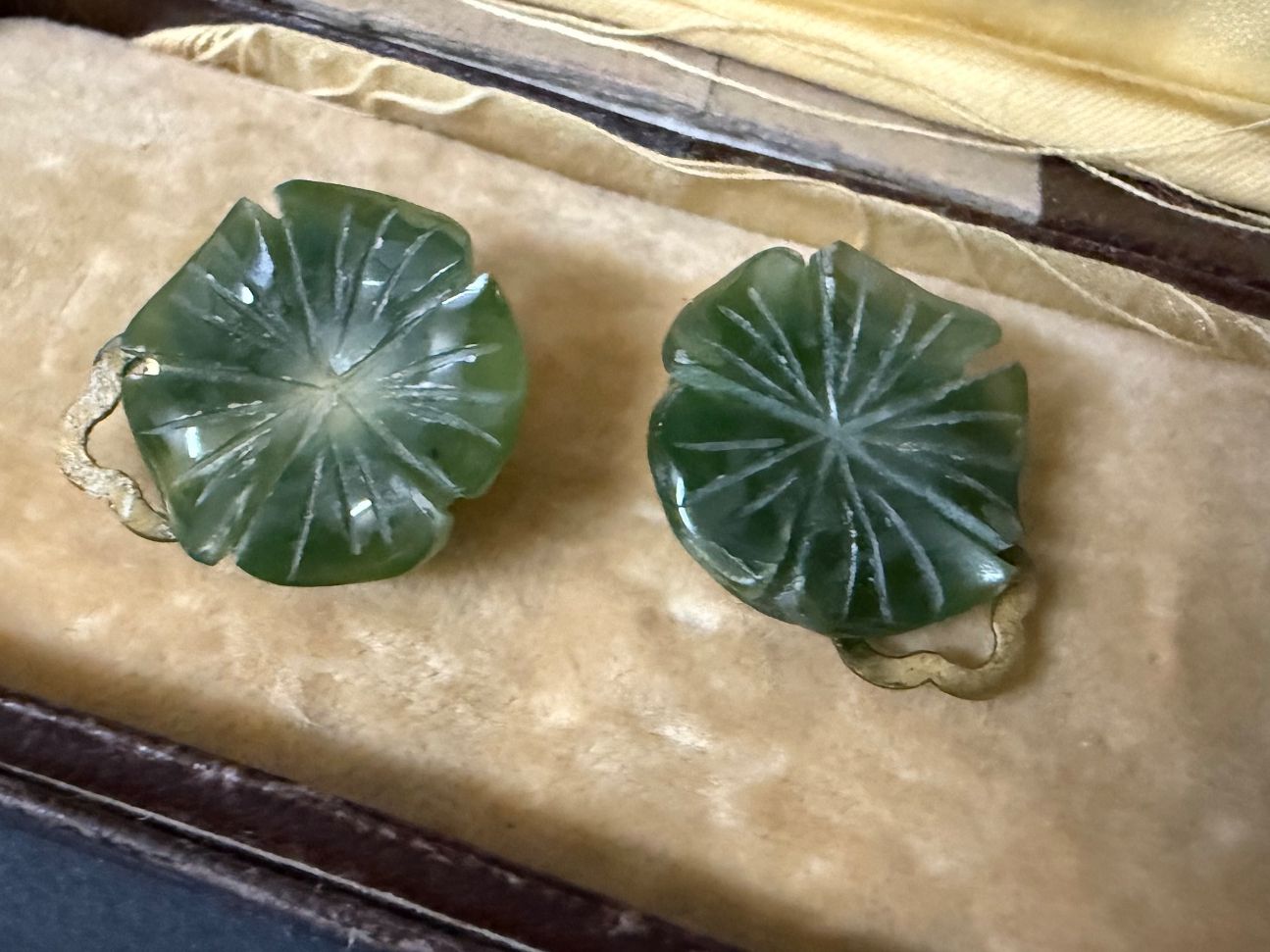 Orecchini pendenti & Orecchini a lobo: Vintage Jade Ohrclips – Usato da Spiegel b. Bern venduto da Rogger72