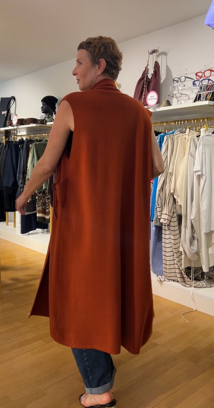 Gilet & Giacche senza maniche: Lange Strick-Weste in rostfarben – Nuovo e nell'imballaggio originale da Zürich venduto da Naebeli 1