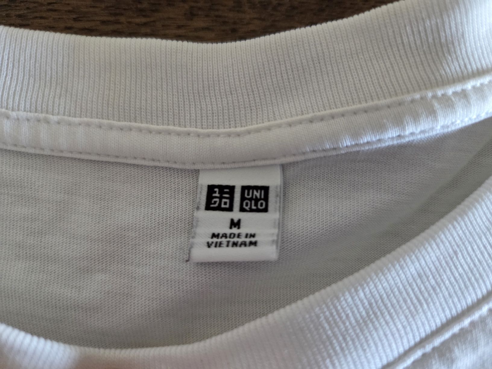 Uniqlo T-shirt: T-shirt blanc Uniqlo, taille M – Usato da Thonex venduto da shannon.tmm 3