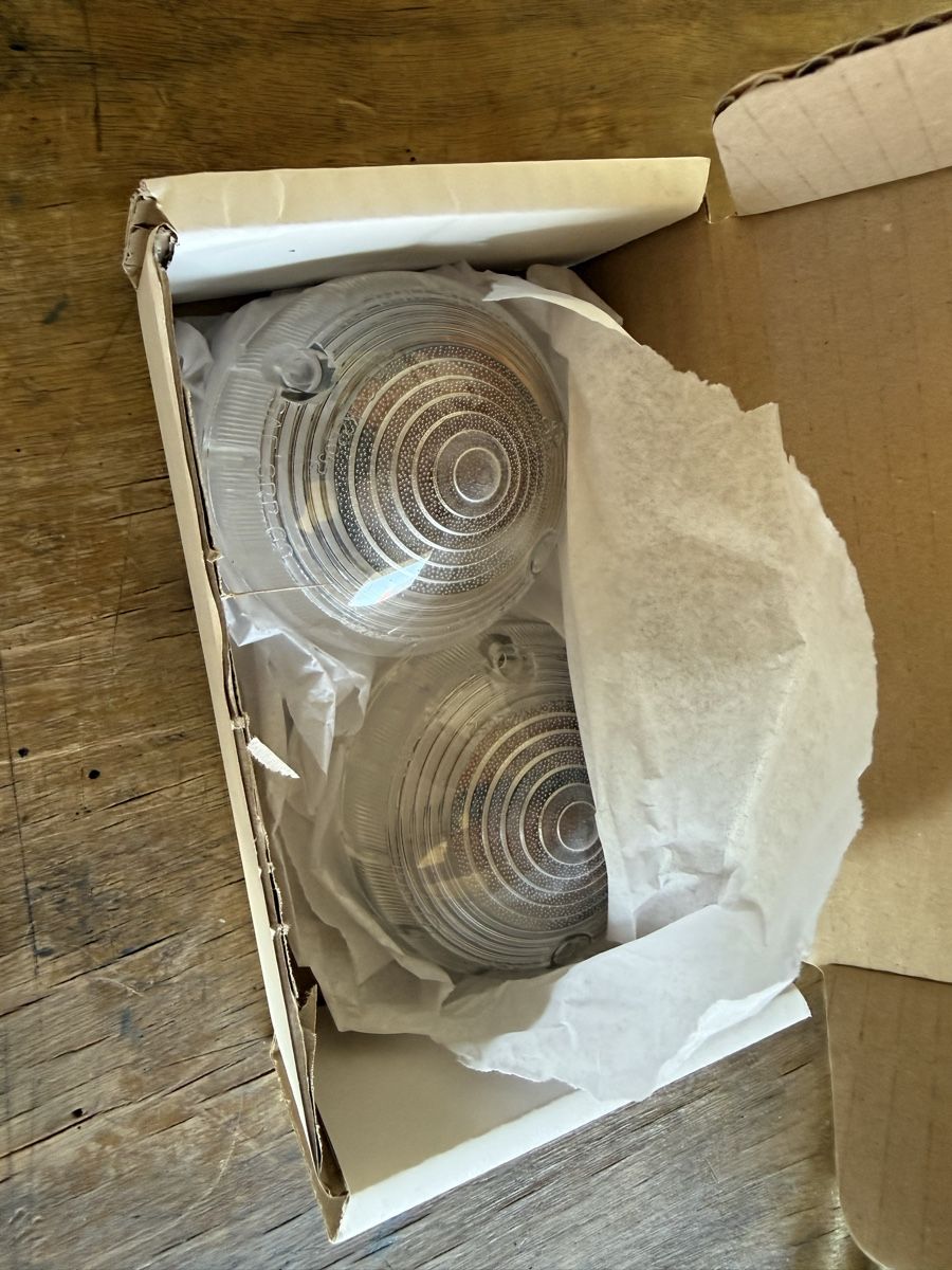 Tutti pezzi di ricambio auto: Phares arrière blanc Morgan – Nuovo e nell'imballaggio originale da Montfaucon venduto da Ccrimi