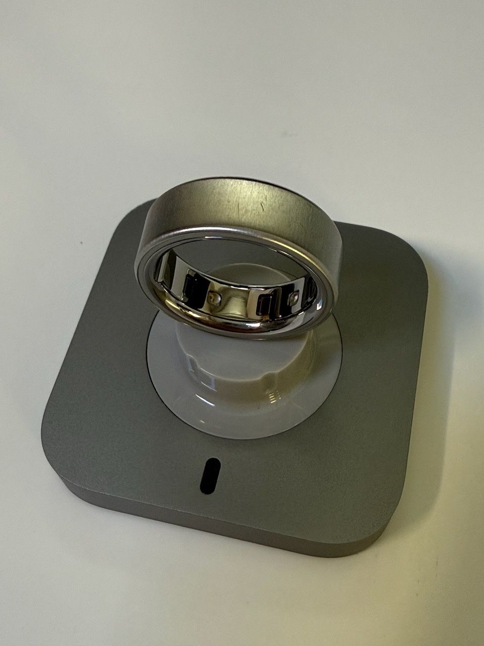 Oura Ringe: Oura Ring 4 - Brushed Silver - Grösse 9 – Defekt aus Urdorf von Hamby 1