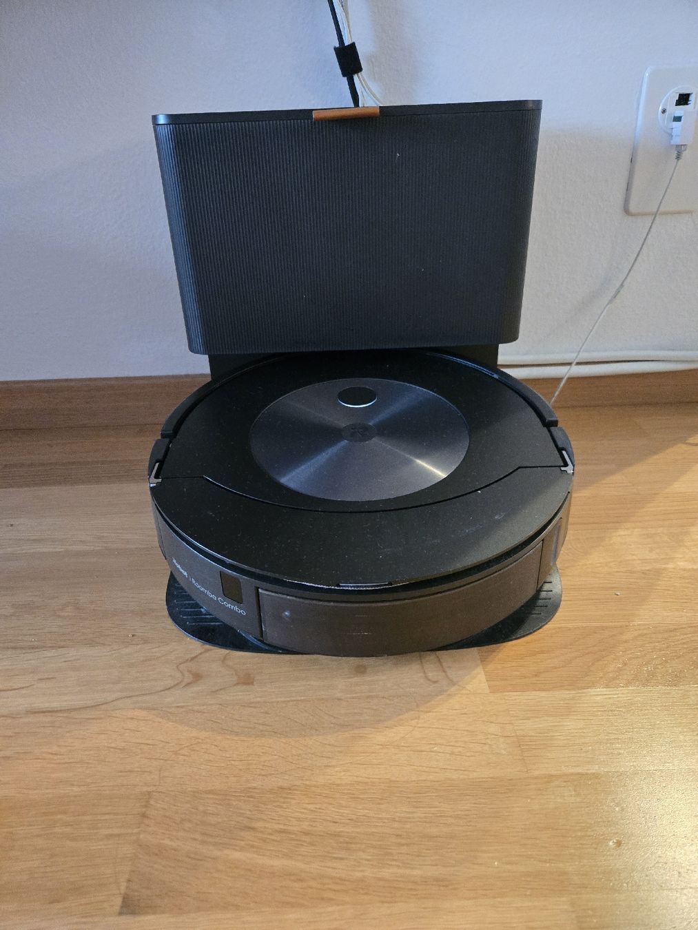 Irobot Aspirapolveri & Accessori: iRobot Roomba Combo j7+  mit zubehör – Usato da Greifensee venduto da seat88