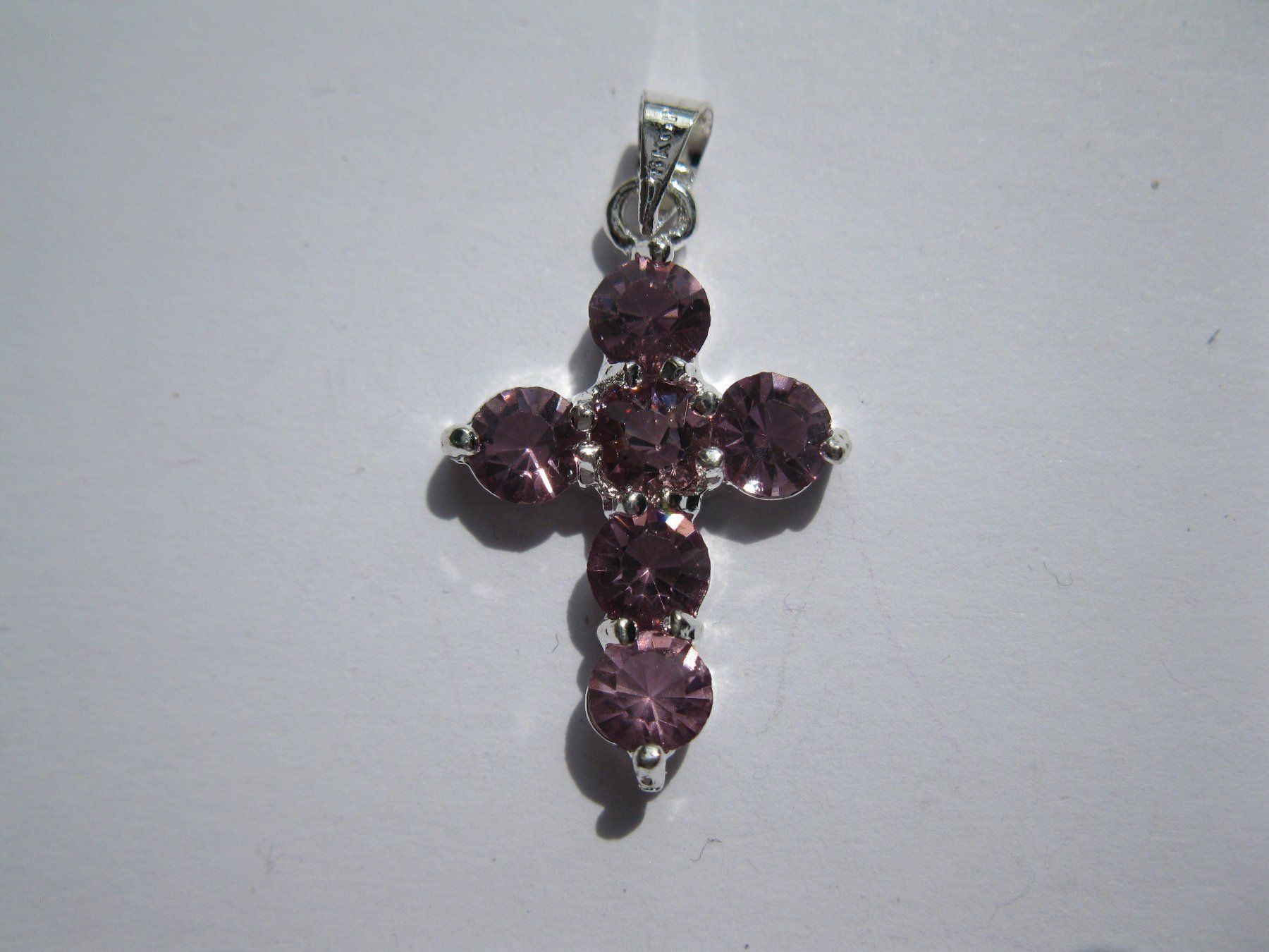 Ciondoli: Anhänger Kreuz versilbert mit rosa Strass – Nuovo e nell'imballaggio originale da St. Margarethen TG venduto da LuanaKa