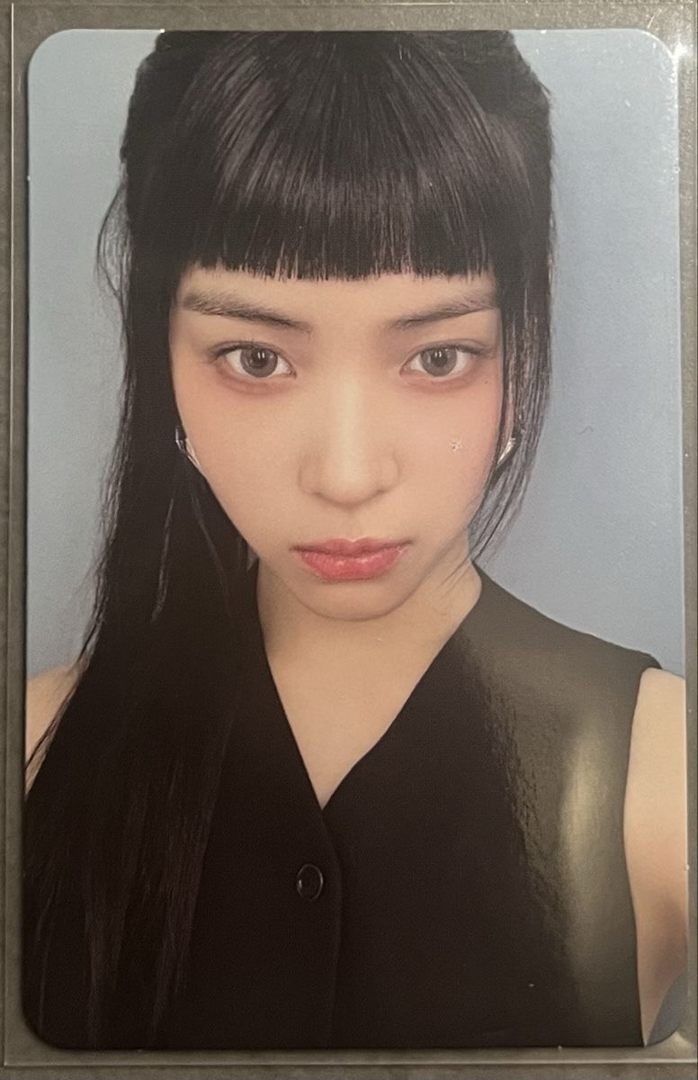 Sammelbilder & Trading cards: ITZY Gold Ryujin PC – Gebraucht aus Wohlen AG von sannie.berry