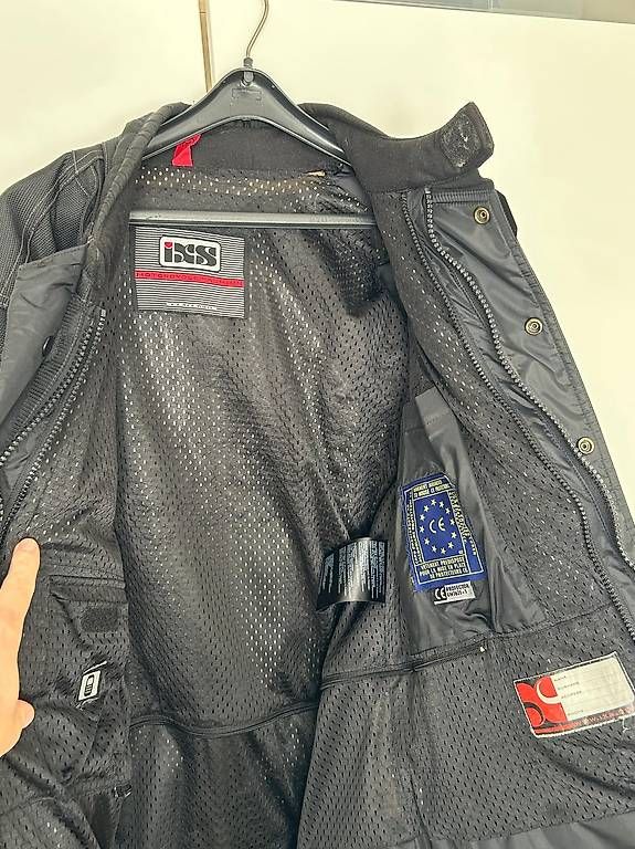 Lots de vêtements: Giacca + pantalone moto touring uomo Bering e IXS – D'occasion à Riazzino par B-LABS 2