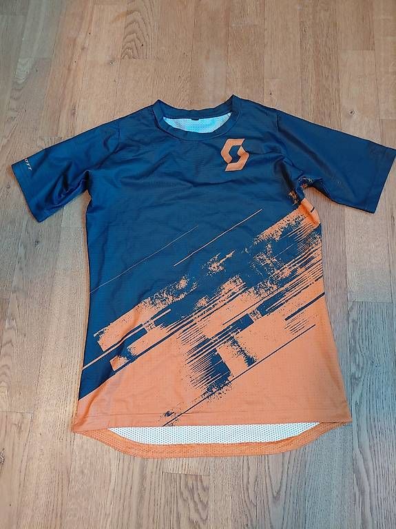 Maillots de corps & Pantalons: Bikeshirt – D'occasion à Kerns par truffere 1
