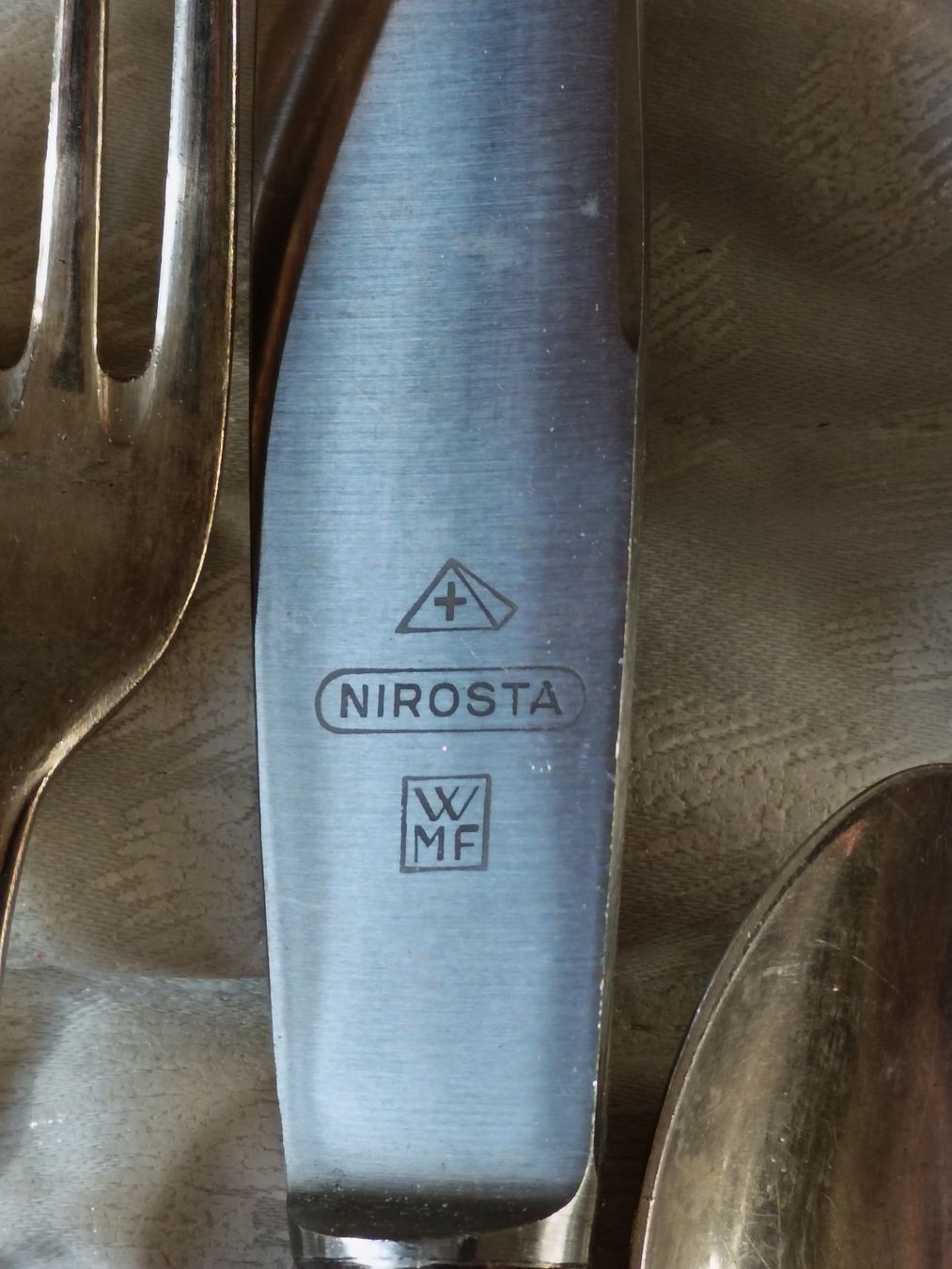 WMF Set di posate: Antikes versilbertes Tafelbesteck WMF 100: wiegt 2,8 kg – Usato da Lugano venduto da riccardo012 2