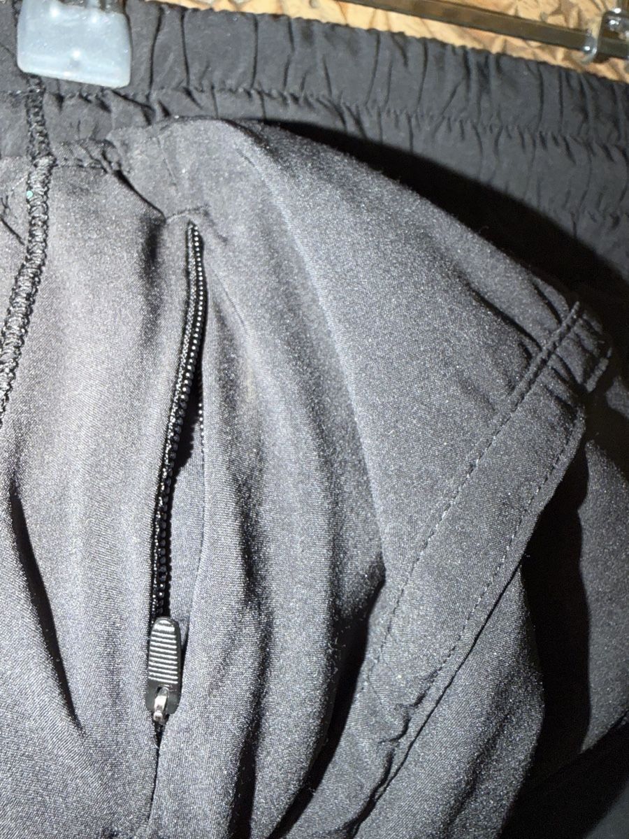 Lululemon Pantaloni: 2 Stk. Lululemon Shorts Schwarz – Usato da Riehen venduto da FHBS 4