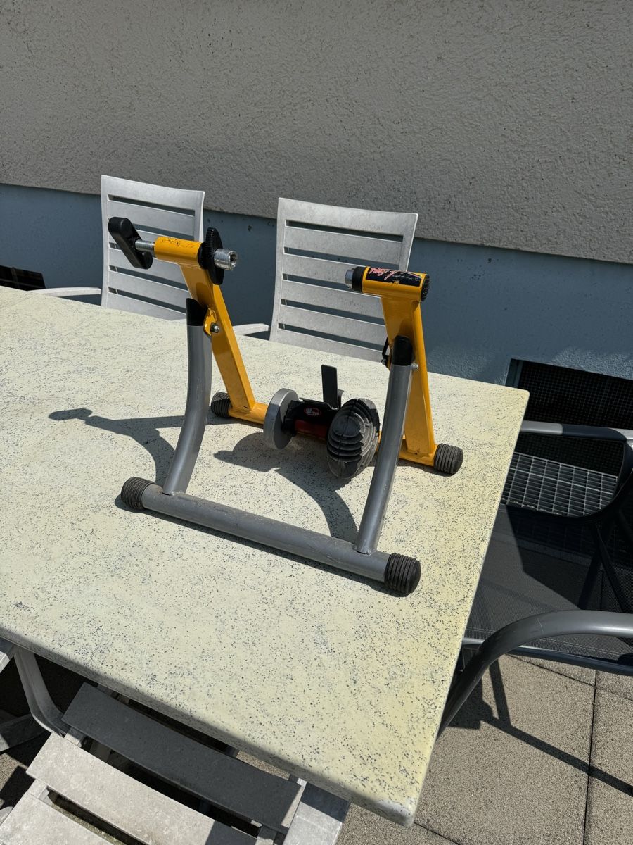 Vélos d'appartement: Rollentrainer für Velo  – D'occasion à Dübendorf par Sachs621