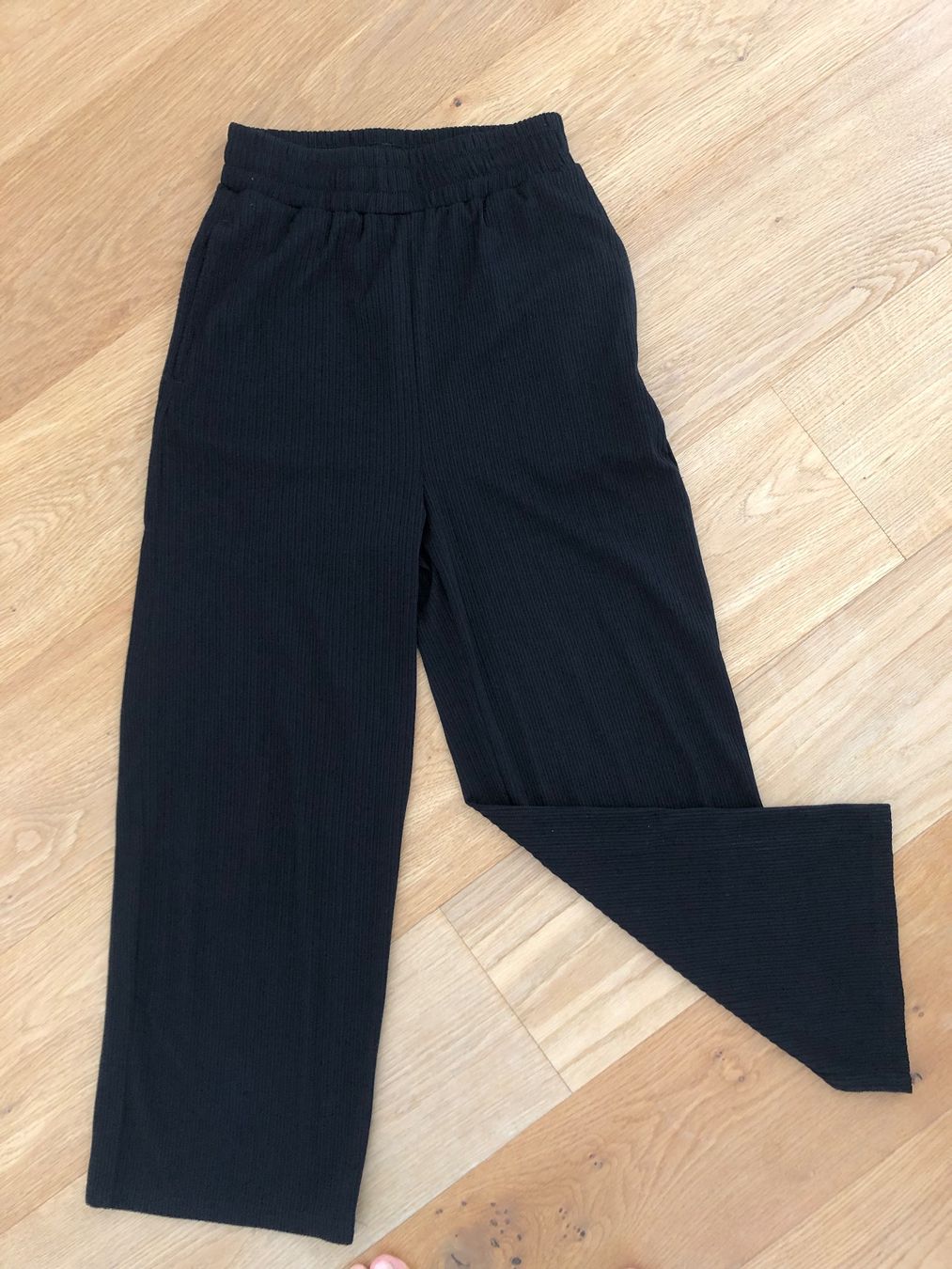 Urban Outfitters Hosen: Stoffhose Wide leg ribbed – Gebraucht aus Solothurn von alinamaeva