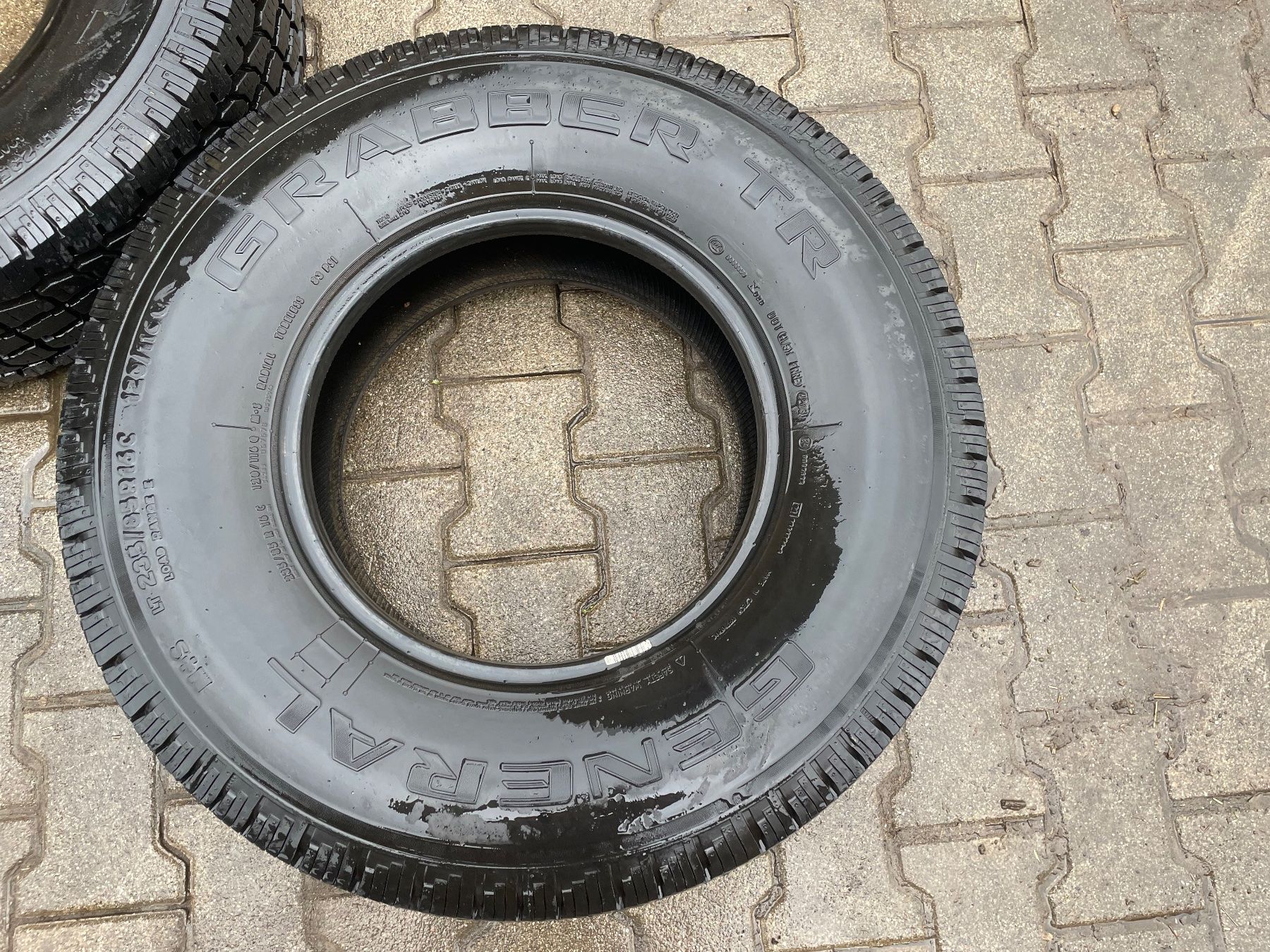 Pneumatici & Ruote complete: Drei Pneu 235/85R16 – Difettoso da Bäretswil venduto da 880alfred 5