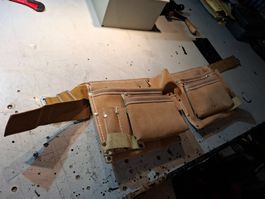 Werkzeuggurt aus Leder mit mehreren Taschen UNgebraucht