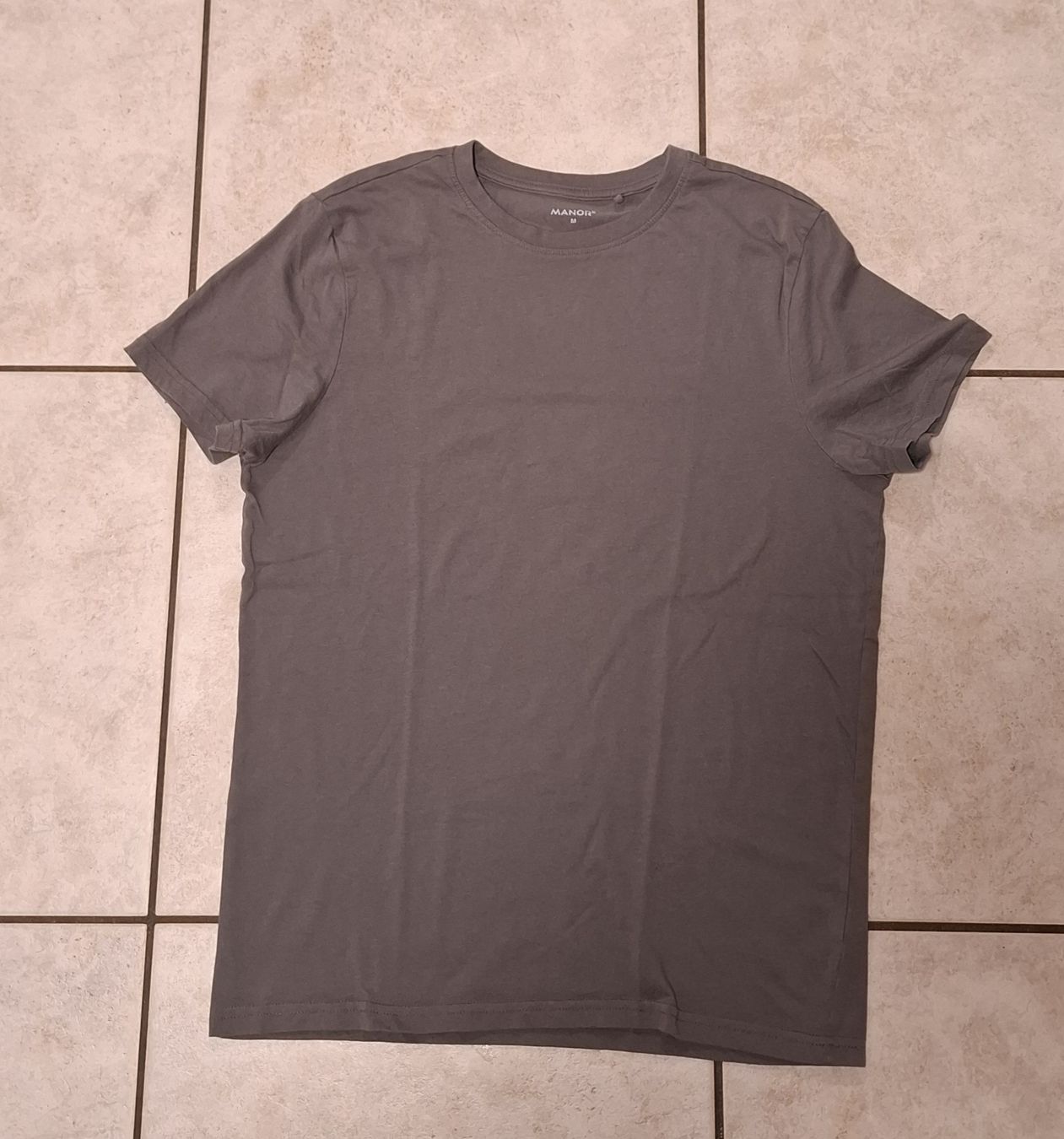 Manor T-Shirts: Manor T-Shirt Gr. M, grau – Gebraucht aus Urtenen-Schönbühl von nerdgirl