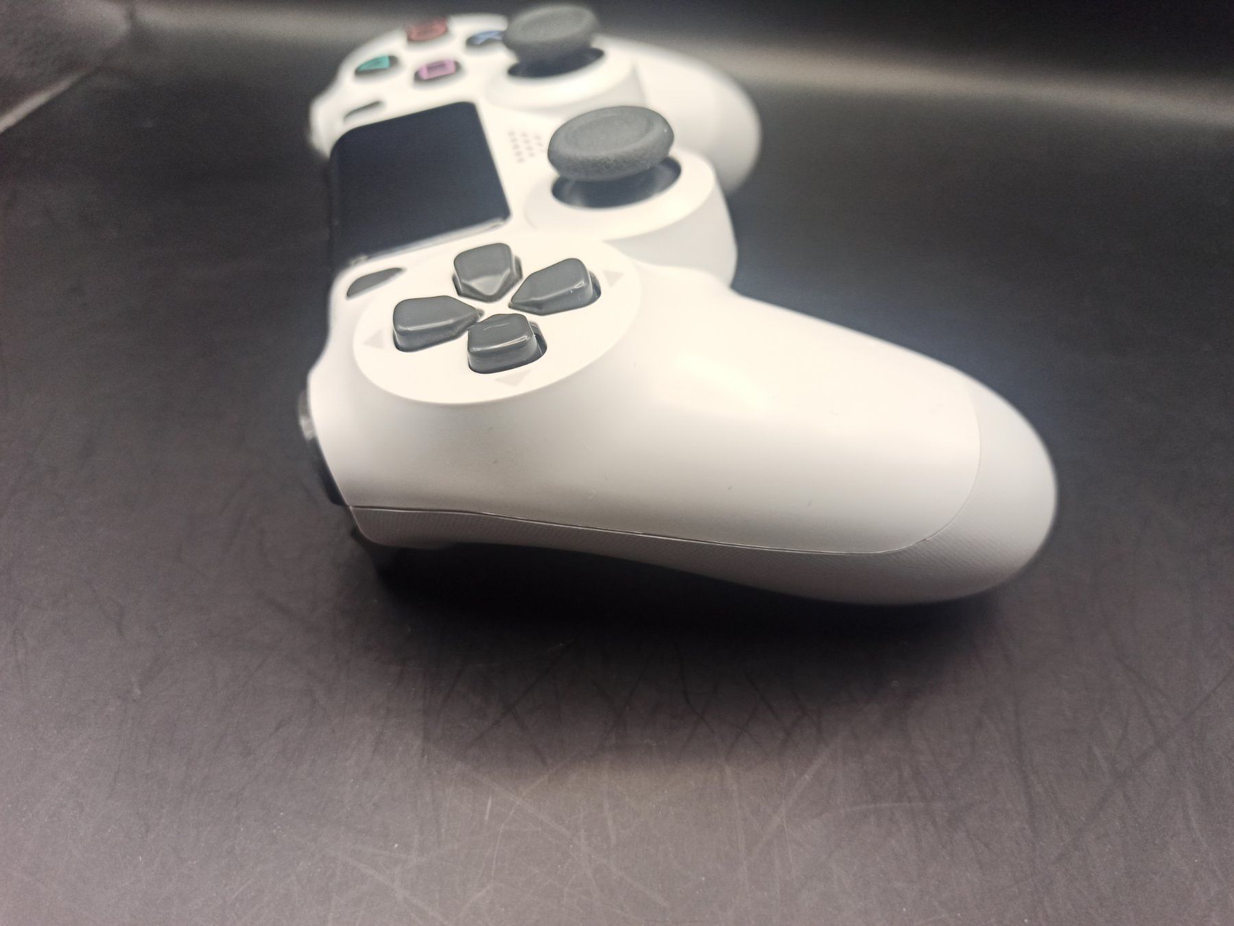 Manettes: Original Controller Sony PS4 Wireless DualShock 4 V2 WEISS – D'occasion à Oberweningen par mar_87mx 4