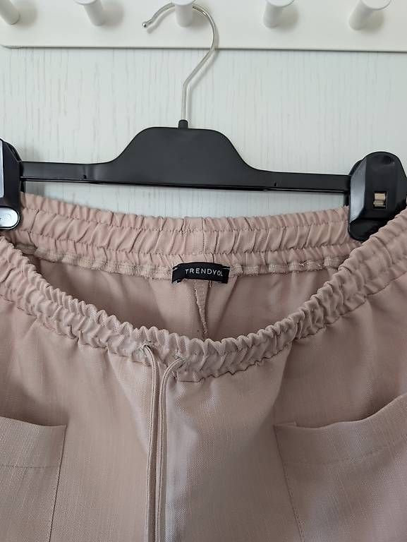 Hosen: Kurze Shorts Lachfarben – Gebraucht aus Erschwil von andora00 1