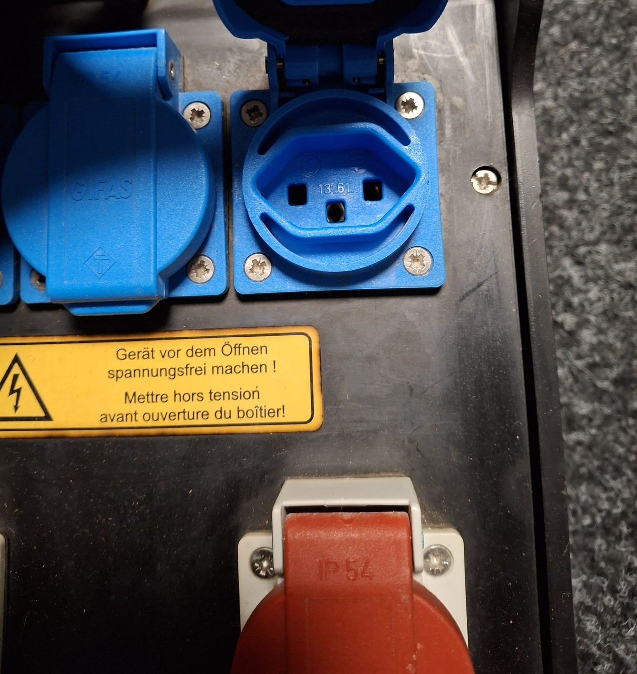 GIFAS Elektrotechnik: Stromverteiler Gifas Baustellenkasten – Gebraucht aus Sarnen von Miller78 1