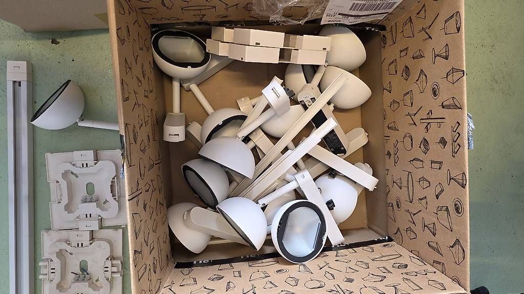 Supporti a parete: Ikea Deckenschienensystem – Usato da Solothurn venduto da zoo_pr6j