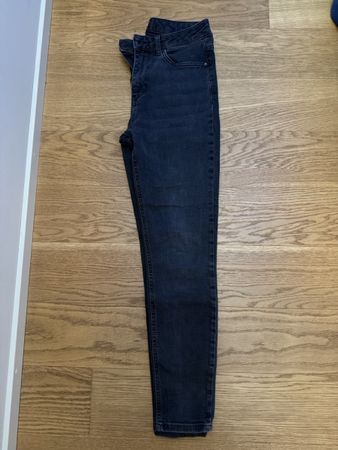 Dunkle Jeans von Hallhuber Grösse 36 