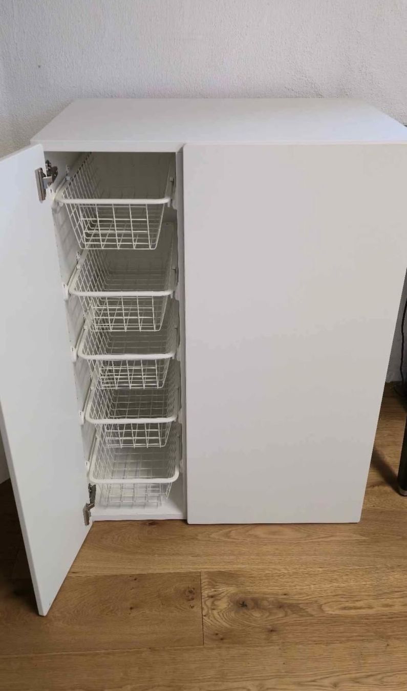 Armadi: Weisser IKEA Hochschrank mit Auszug – Usato da Mauren venduto da MaJa_1117 3