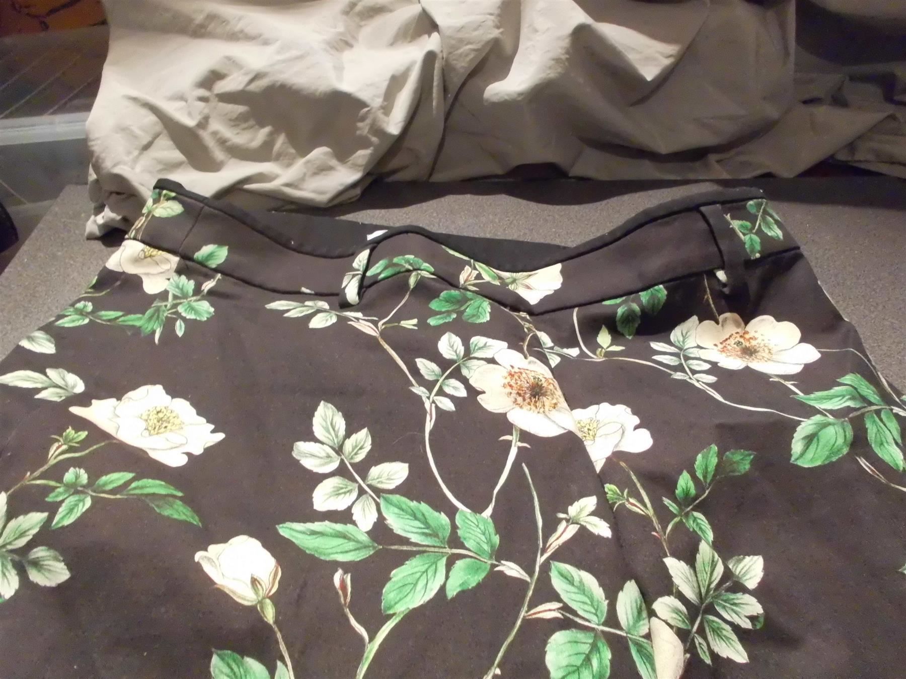 H&M Pantalons: Hosen Grösse 40, H&M, Blumenmuster – D'occasion à Zürich par abraxas1291 1