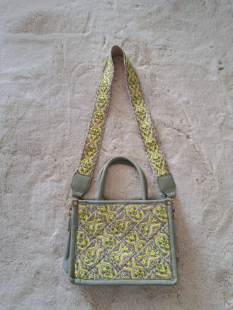 Modische Handtasche in Grün/Pistazie mit speziellem Muster