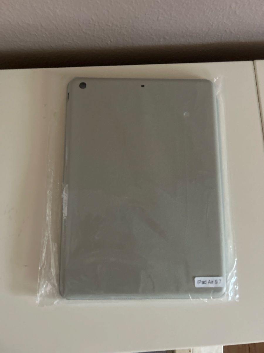 Apple Coques & Sacs: HÜLLE IPAD AIR 9.7 – Neuf avec emballage d'origine à affoltern am albis par eczuur 1