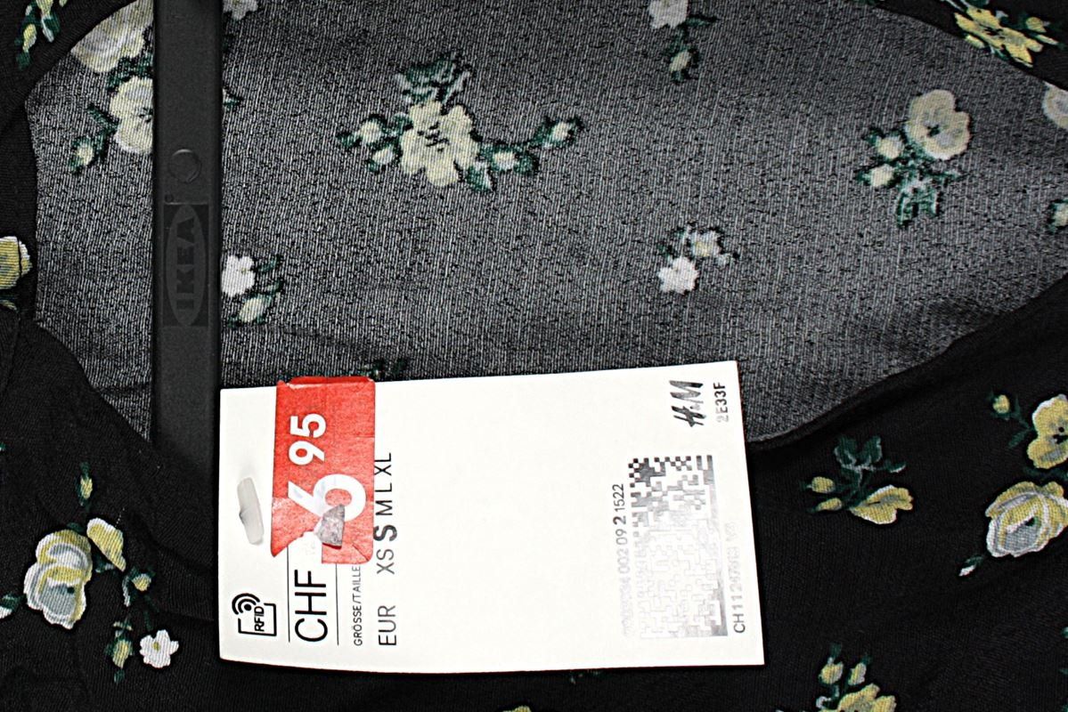 H&M Blusen: H&M Bluse schwarz mit gelben Blumen – Gebraucht aus Zollikofen von Restwert_Zollikofen 1