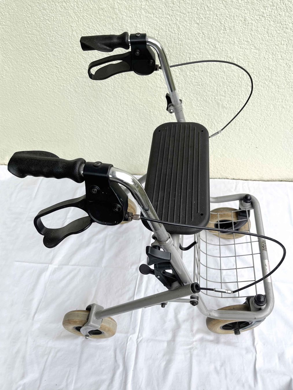 Gehhilfen: Rollator 4-Rad – Gebraucht aus Zürich von  2