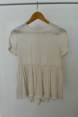 Cremefarbene Bluse, leicht glänzend, Gr. S