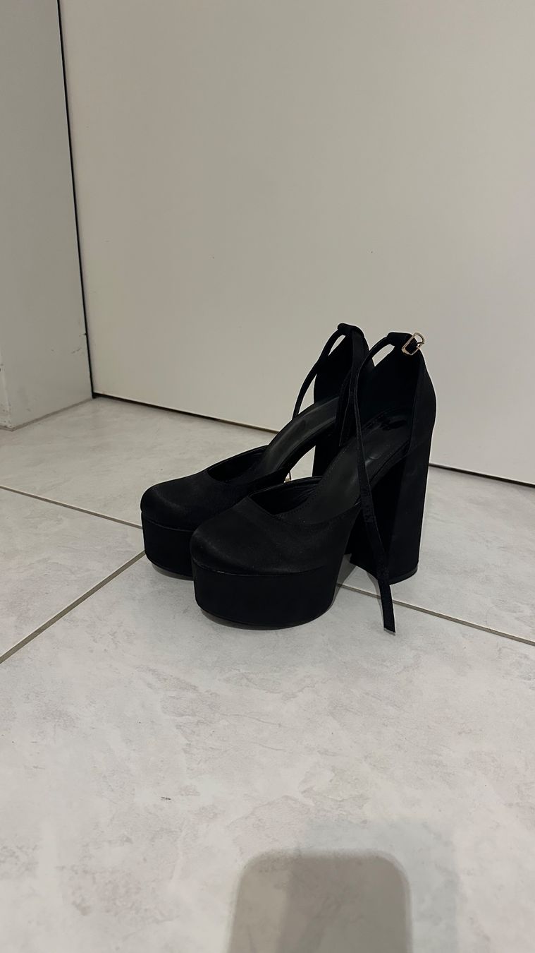 Damenschuhe: Schwarze High Heels – Gebraucht aus Chur von sivik 3