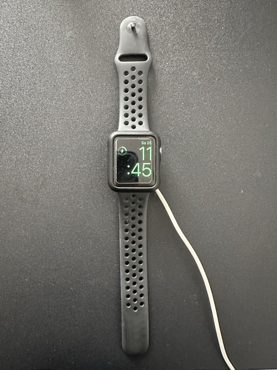 Apple Smartwatch: Apple Watch Nike Series 3 – D'occasion à Luzern par NunoFernandes