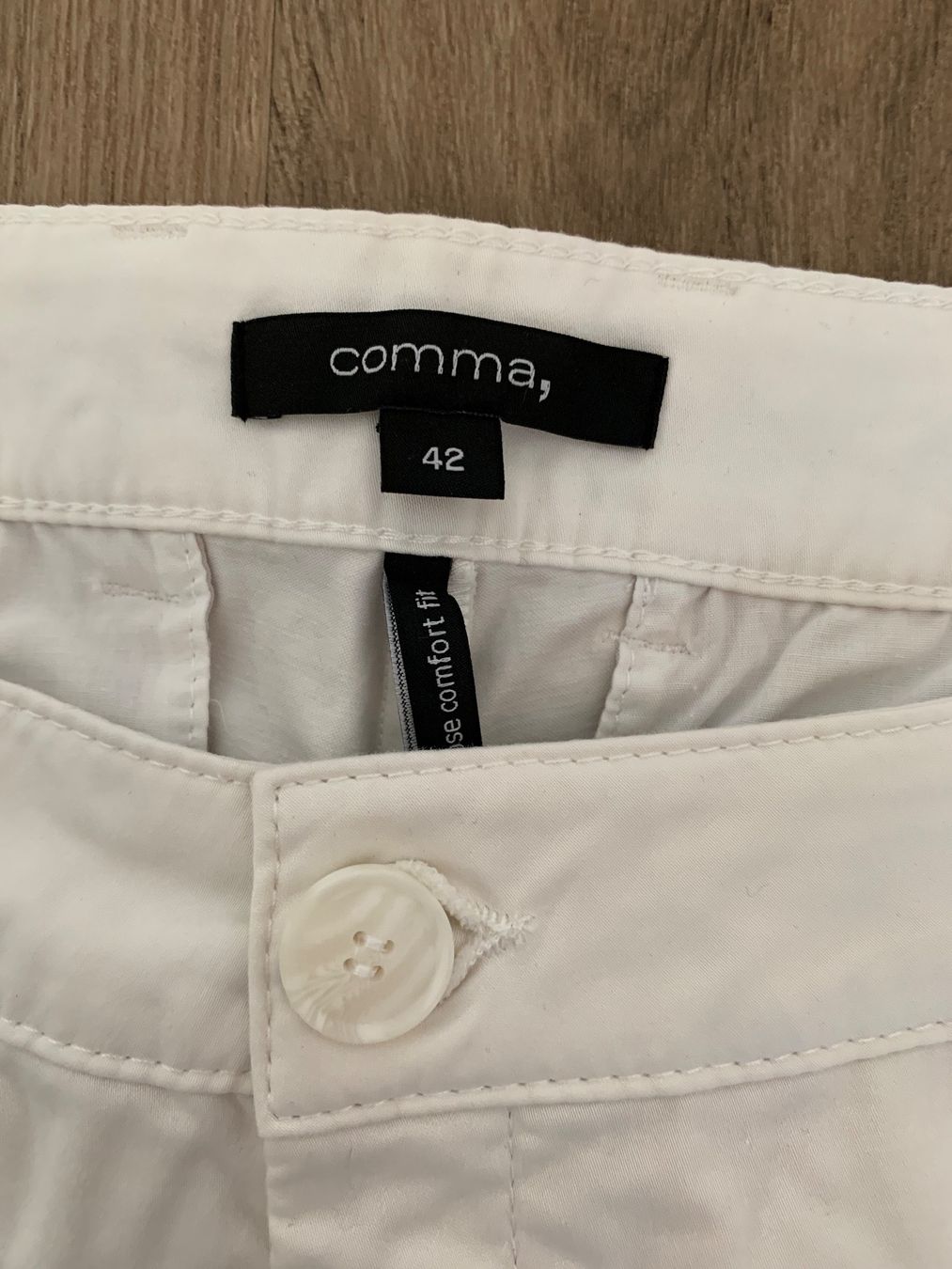 Comma Pantaloni: Comma Stoffhose Hose weiss Gr. L / XL – Usato da Fislisbach venduto da KolibriSecondhand 1