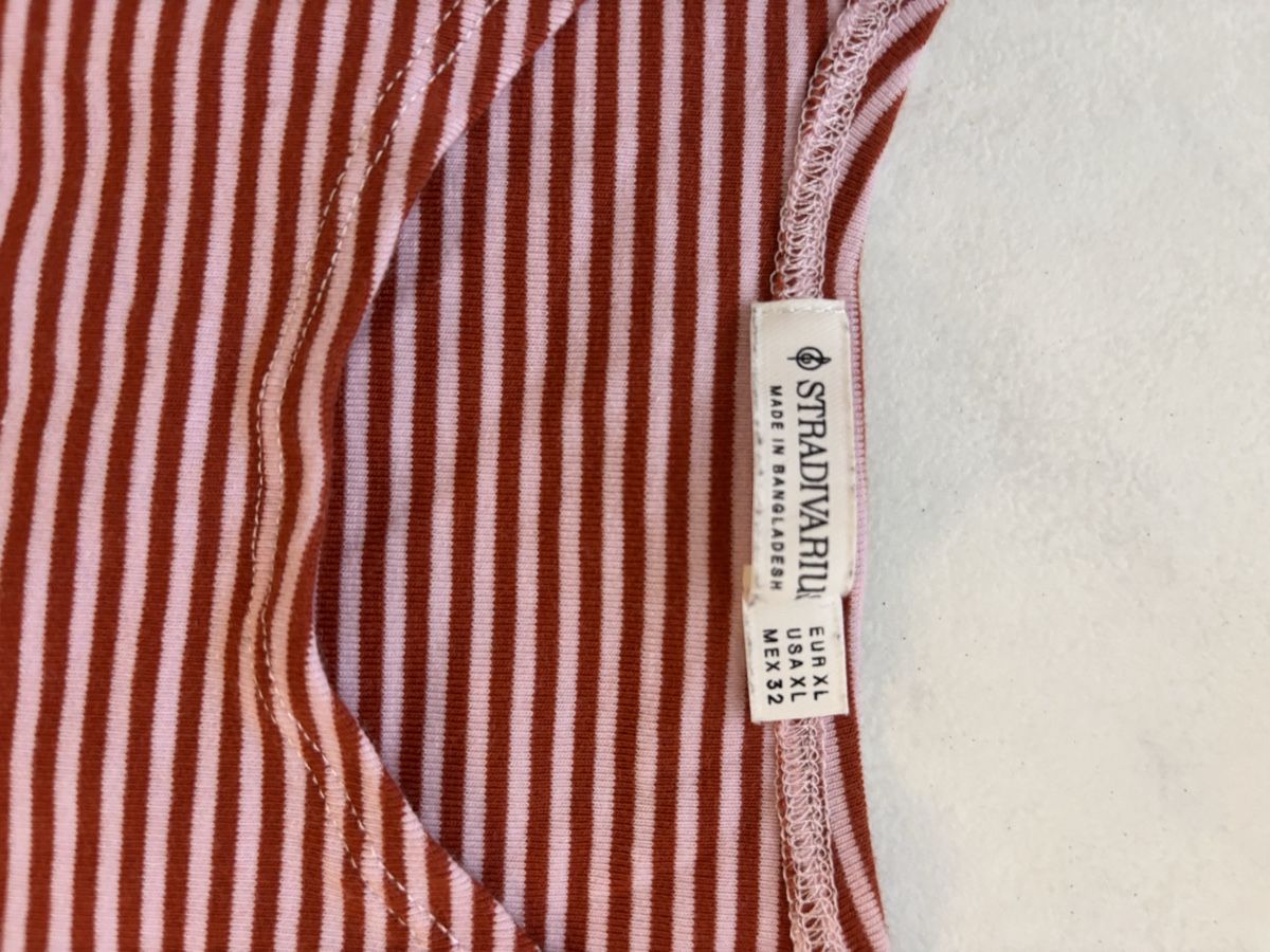 Stradivarius Top: Stradivarius T-Shirt  – Usato da Kirchberg BE venduto da LiiLaaLuu_98 1