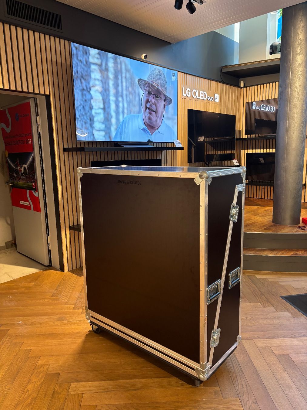 Caisses de transport: Flight-cases robustes sur mesure avec mousse! box transport – D'occasion à Sion par Bang-OlufsenSion 1