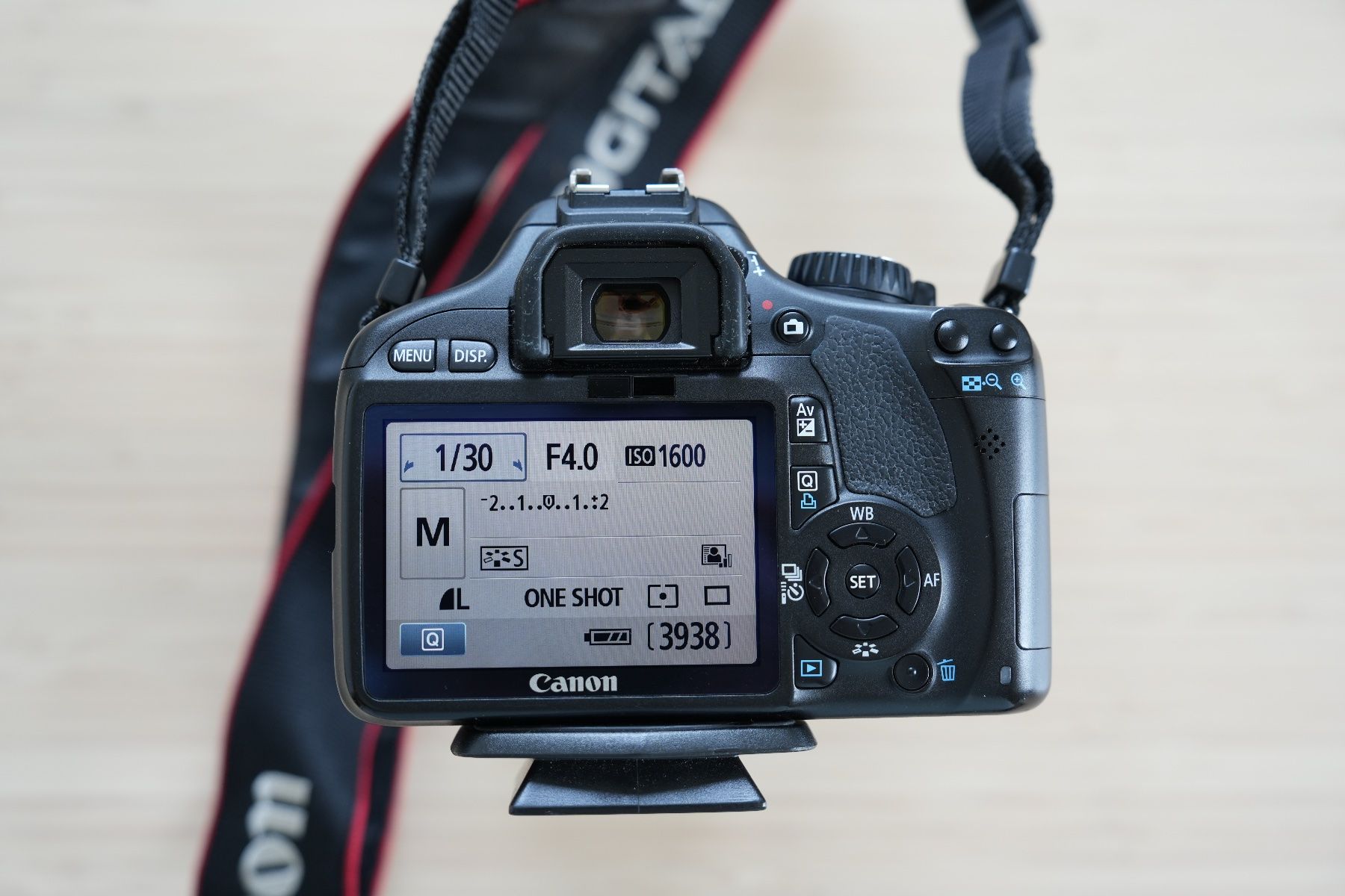 Canon Fotocamera: Canon EOS 550D DSLR Bundle mit viel Zubehör – Usato da Horgen venduto da sim_m5pj 5