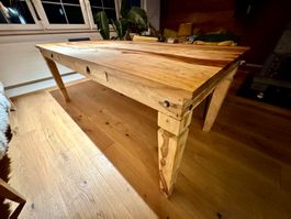 Esstisch aus Holz