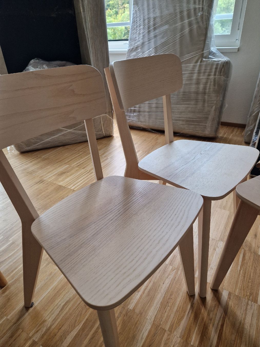 Stühle: 4 Esszimmerstühle Holz – Neu (gemäss Beschreibung) aus Zürich von zvr_8cw6 1