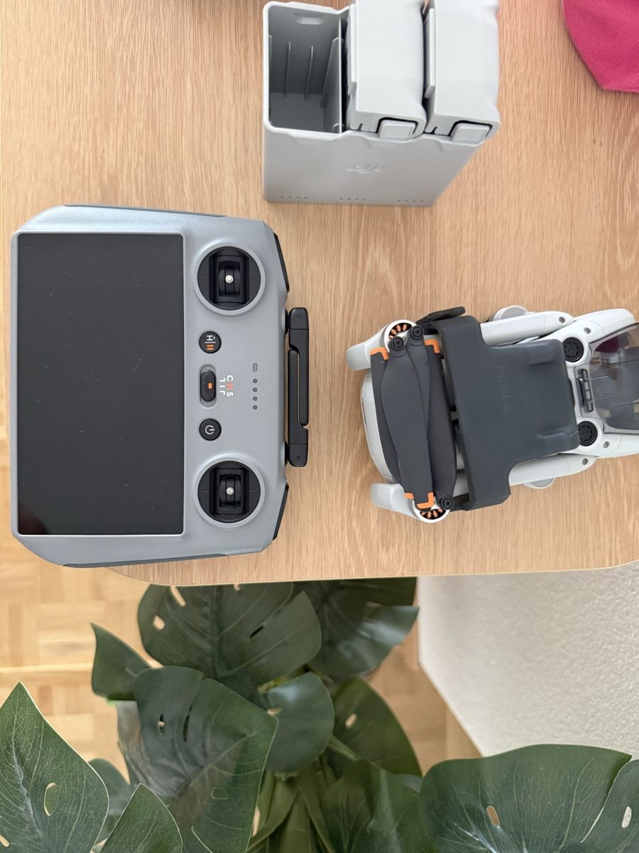 DJI Camcorder: Drohne DJI Mini 4 Pro – Gebraucht aus Nidau von Rennkart88