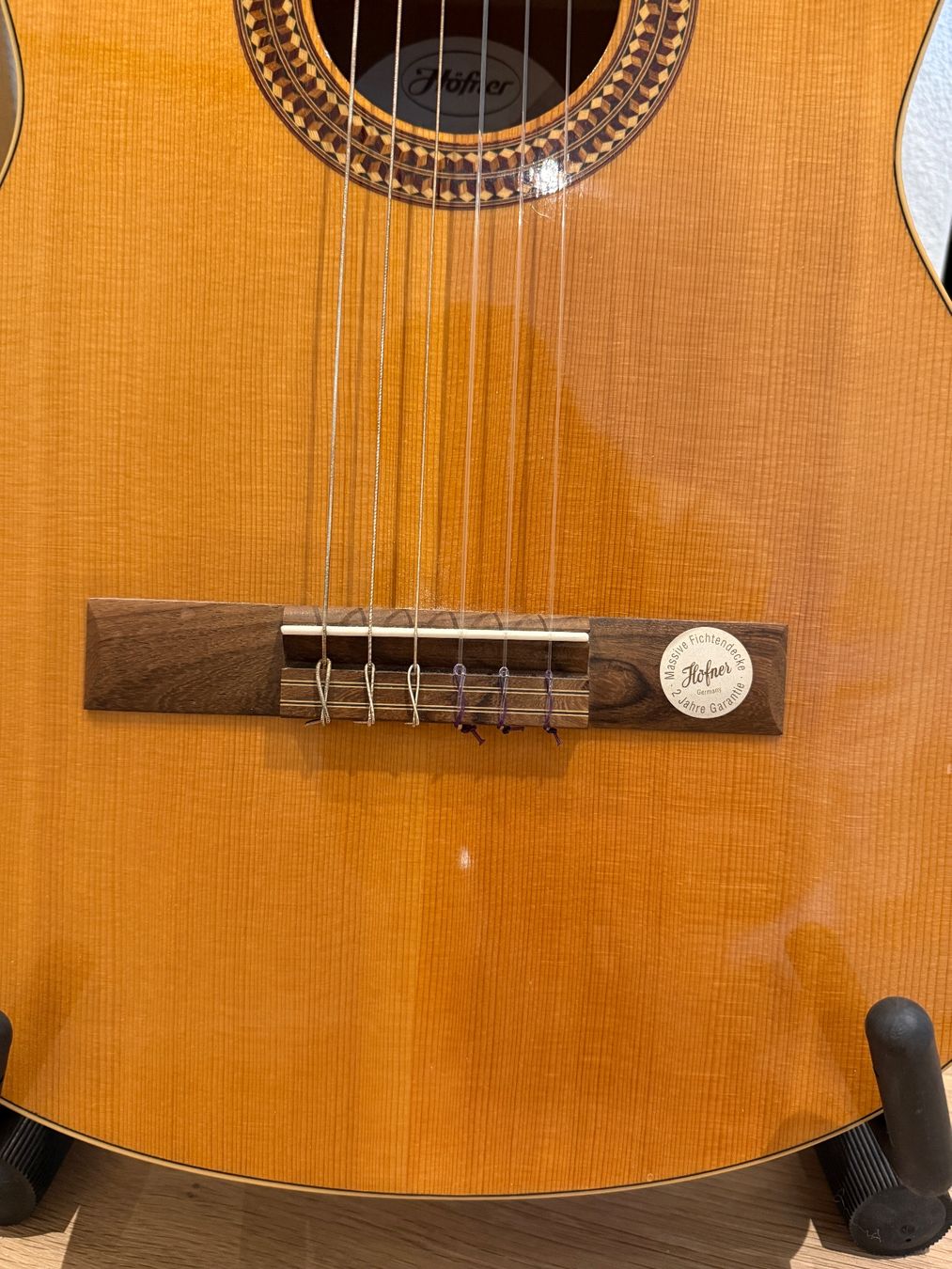 Höfner Strumenti musicali: Höfner Konzertgitarre inkl. Tasche & Ständer – Usato da Oberwil-Lieli venduto da kev_vm5v 4
