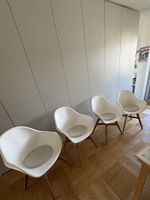 4 Stühle Schalenstuhl weiss Holzbeine guter Zustand