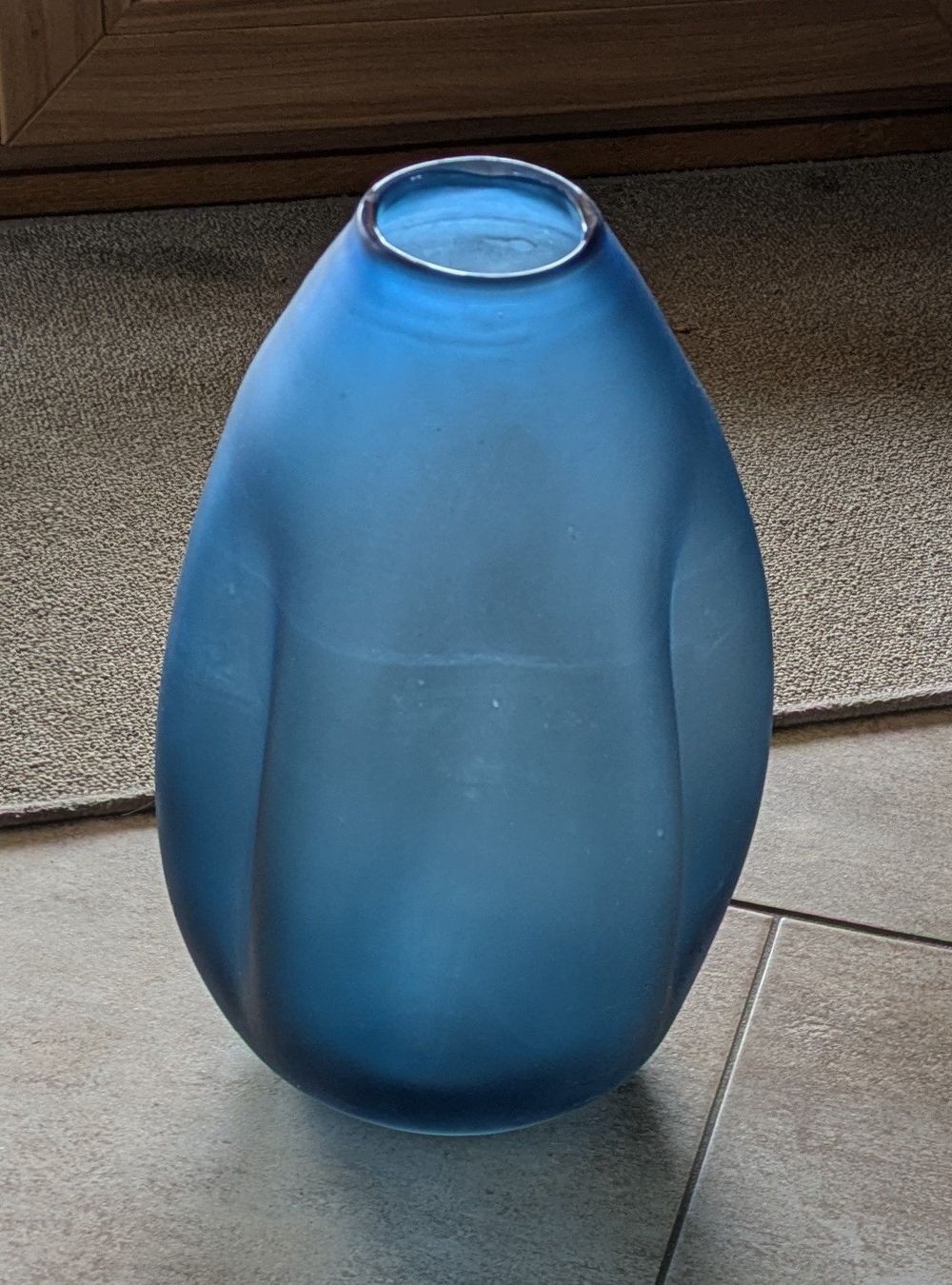 Vasen & Gefässe: Blaue Glas-Bodenvase matt 34.5 cm – Gebraucht aus Zetzwil von Stritzi