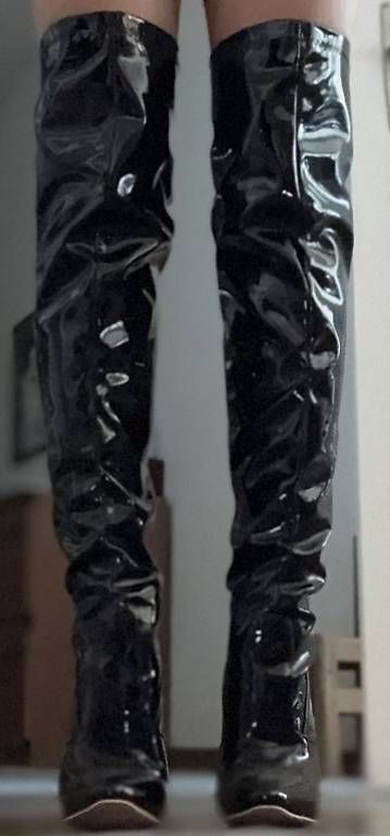 Scarpe da donna: Cuissardes noires vernies tendance – Nuovo (secondo la descrizione) da Genève venduto da brown-angeles