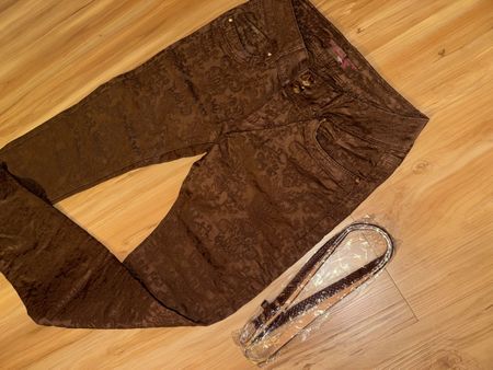 NEU mit Etikett – Damenhose braun mit Muster & Gürtel Gr. 27